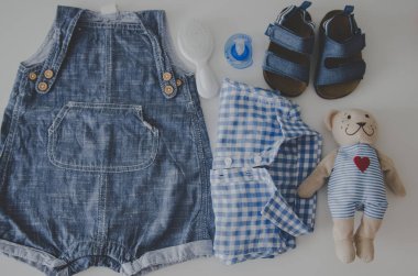 küçük bebek giysileri seti, üst görünümü 