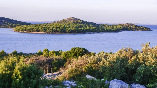 Güzel görünümünden mount Croatia.jpg Zminjak adada adada Adriyatik Denizi içinde
