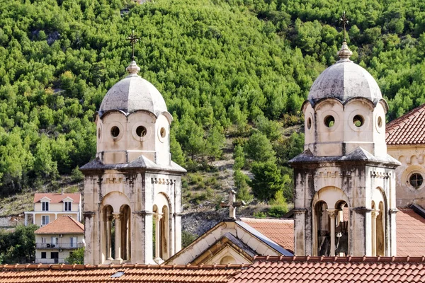 Hırvatistan'daki Scradin sonbaharda bağlar arasında yer alan eski güzel St. Spiridon Kilisesi