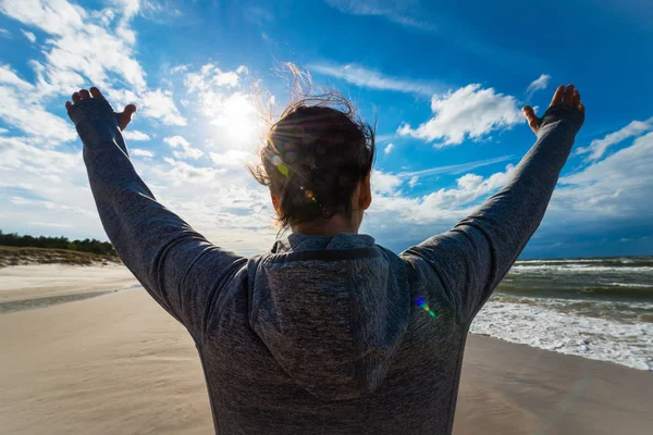 Summer Holidays Woman Her Hands Sea Wearing Sports Hoodie — Stock Photo, Image