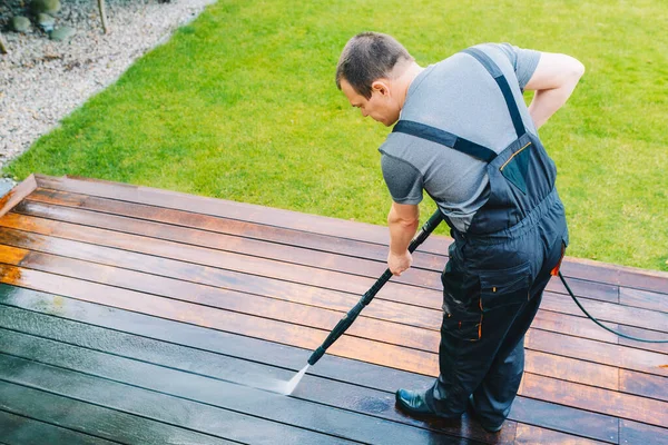 Power Washing Man Cleaning Terrace Power Washer High Water Pressure — Stock Photo, Image