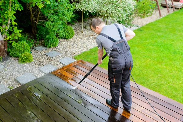 Power Washing Man Cleaning Terrace Power Washer High Water Pressure — Stock Photo, Image