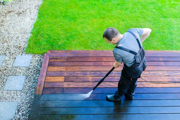 Power Washing Man Cleaning Terrace Power Washer High Water Pressure — Stock Photo, Image