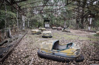 Şehir ruhu Pripyat. Chernobyl dışlama bölgesi. Çernobil nükleer santralinde meydana gelen kaza. Kazaların sonuçları. Sarı radyasyon işareti. Tehlikeli bir bölge. Radyasyon ile enfeksiyon.