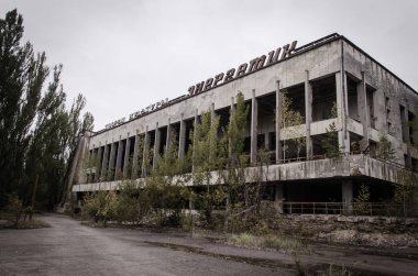 Pripyat şehri. Chernobyl dışlama bölgesi. Çernobil nükleer santralinde meydana gelen kaza. Kazaların sonuçları. Sarı radyasyon işareti. Tehlikeli bir bölge. Radyasyon ile enfeksiyon