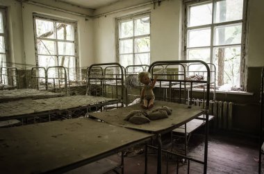 Şehir ruhu Pripyat. Chernobyl dışlama bölgesi. Çernobil nükleer santralinde meydana gelen kaza. Kazaların sonuçları. Sarı radyasyon işareti. Tehlikeli bir bölge. Radyasyon ile enfeksiyon.