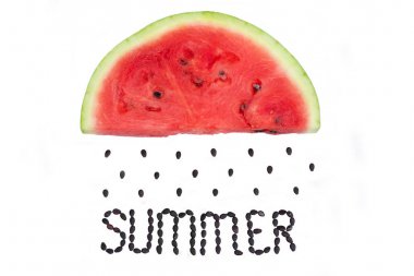 Yaz kelimesi karpuz tohumundan yapılmış. Bir dilim karpuz. Tohumlardan yağdığı bir bulut şeklinde karpuz.