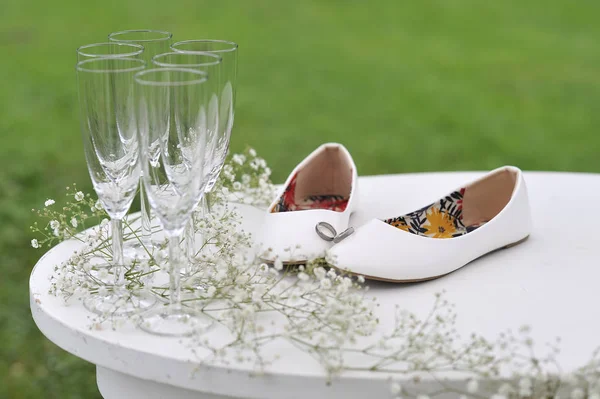 Wedding Wooden Table Shoes — Stock Photo, Image