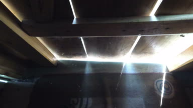 Kapıyı yırtmaçlı aracılığıyla ışık ışınları.