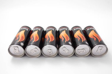 beyaz bir arka plan deseni baget köşede