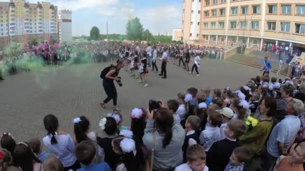 Gomel Weißrussland Mai 2018 Feierliche Schulzeile Zum Ende Des Schuljahres — Stockvideo