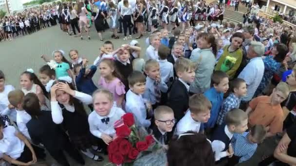 Gomel Weißrussland Mai 2018 Feierliche Schulzeile Zum Ende Des Schuljahres — Stockvideo