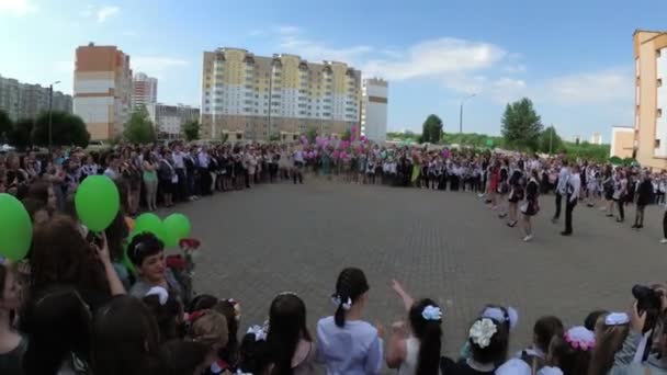 Gomel Weißrussland Mai 2018 Feierliche Schulzeile Zum Ende Des Schuljahres — Stockvideo