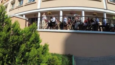 Gomel, Beyaz Rusya - 30 Mayıs 2018: Okul öğretim yılı sonuna kadar adanmış ciddi okul satırında oynar. Son çağrı.