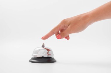 izole bir otel bell kullanan bir kadın eli
