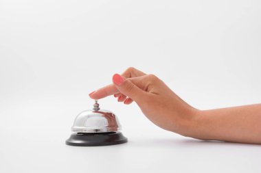 izole bir otel bell kullanan bir kadın eli