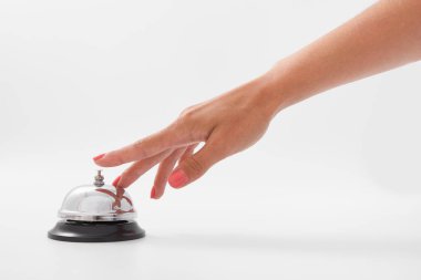izole bir otel bell kullanan bir kadın eli