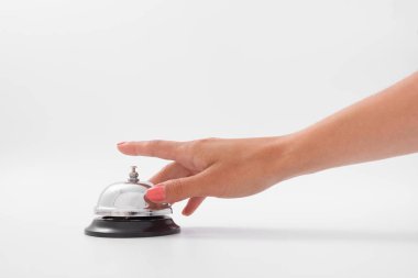 izole bir otel bell kullanan bir kadın eli