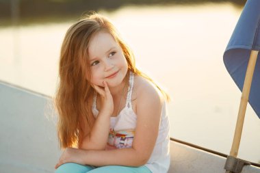 duygusal bir gay kız büyük bir portresi