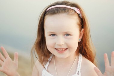 duygusal bir gay kız büyük bir portresi