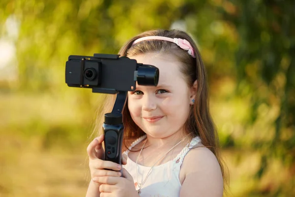 Girl Camera Stabilizer Removes — Stock Photo, Image