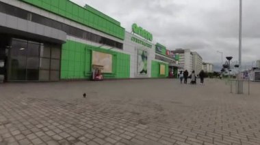 Gomel, Belarus - 2 Temmuz 2018: Zaman sukut. panoramik almı alışveriş merkezi.