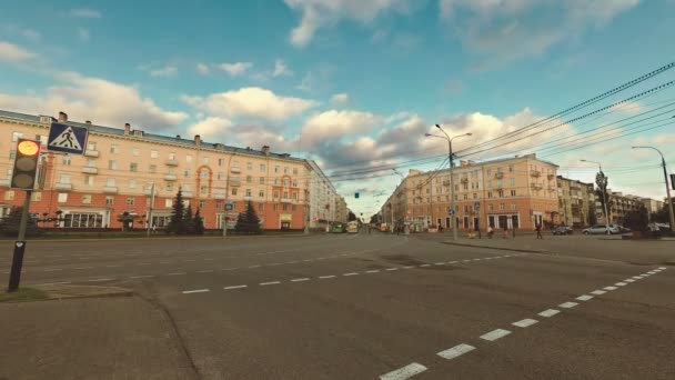 Gomel Weißrussland Juli 2018 Verkehr Auf Dem Bahnhofsvorplatz — Stockvideo