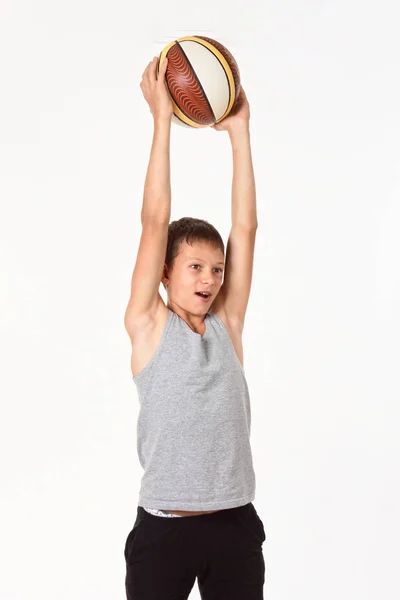 Adolescent Avec Basket Sur Fond Blanc — Photo