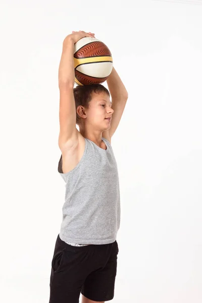 Adolescent Avec Basket Sur Fond Blanc — Photo