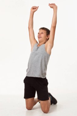 gri gömlekli bir genç. duyguları kazanan