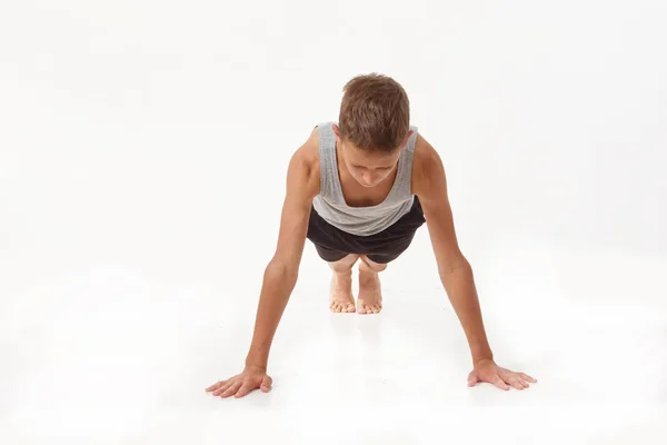 Adolescent Dans Shirt Short Effectue Des Exercices Gymnastique — Photo
