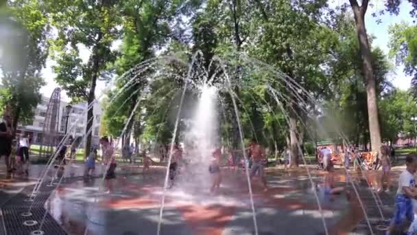 Gomel Belarus July 2018 Children Bathing Fountain Square Named Gromyko — Stock Video