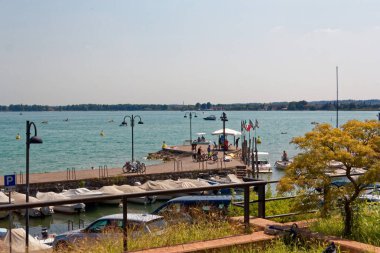 Sirmione, İtalya 17 Ağustos 2018 Garda Gölü dolgu