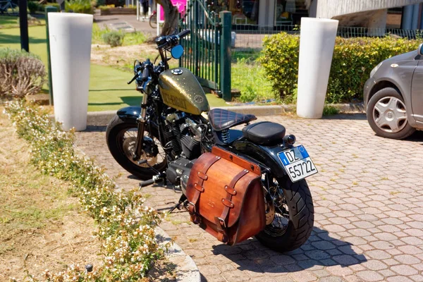 Sirmione Italy August 2018 Lake Garda Motorcycle Parked Street — Stock Photo, Image