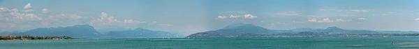 Italien Gardasee Blaues Wasser Ist Üppiges Grün Der Italienischen Natur — Stockfoto