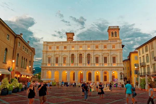 Bergamo Talya Ağustos 2018 Nuovo Palace Katedral Meydanı Nda — Stok fotoğraf