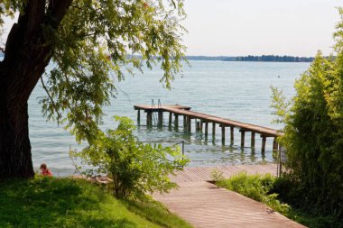 Sirmione, İtalya 17 Ağustos 2018 Garda Gölü dolgu