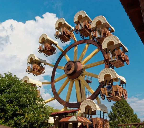 Verona Itália Agosto 2018 Parque Diversões Leoland Ferris Wheel — Fotografia de Stock