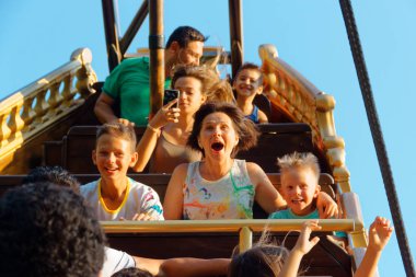 Verona, İtalya 18 Ağustos 2018 Leoland eğlence parkı korsan schooner