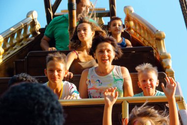 Verona, İtalya 18 Ağustos 2018 Leoland eğlence parkı korsan schooner