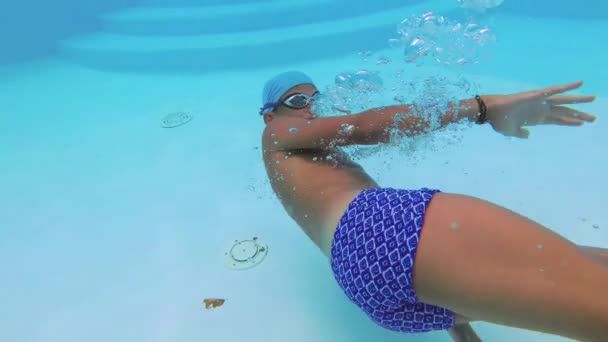 Adolescente Nuota Piscina Sott Acqua — Video Stock