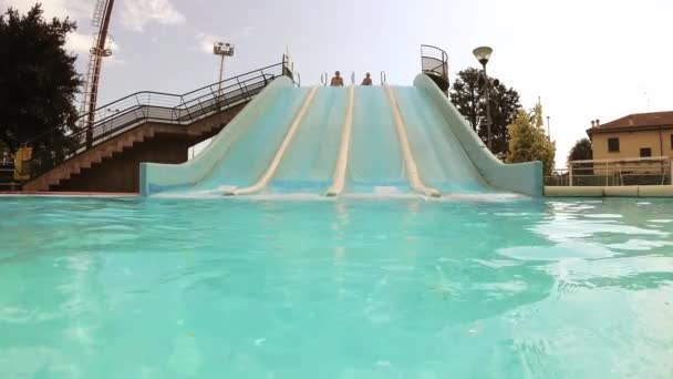 Maman Son Fils Nagent Dans Piscine Sous Eau — Video