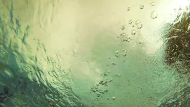 Nastolatek Pływa Basenie Pod Wodą — Wideo stockowe