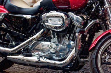 Milan, İtalya 20 Ağustos 2018: bir motosiklet üzerinde bir şehir sokak Park