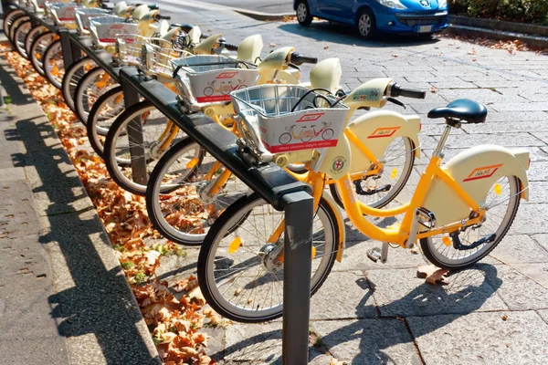 Milan Italie Août 2018 Stationnement Des Vélos Location — Photo