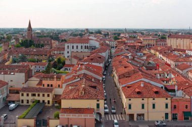 Montagnana, İtalya - 24 Ağustos 2018: Panoramik şehir kalenin kuleden