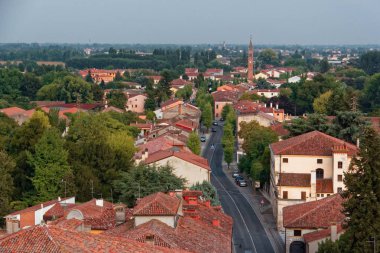 Montagnana, İtalya - 24 Ağustos 2018: Panoramik şehir kalenin kuleden