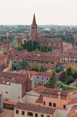 Montagnana, İtalya - 24 Ağustos 2018: Panoramik şehir kalenin kuleden