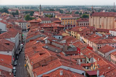 Montagnana, İtalya - 24 Ağustos 2018: Panoramik şehir kalenin kuleden