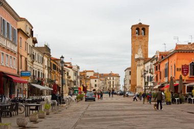 Chioggia, İtalya-Ağustos 26, 2018: Venedik eyaletinde güzel şehir sokak